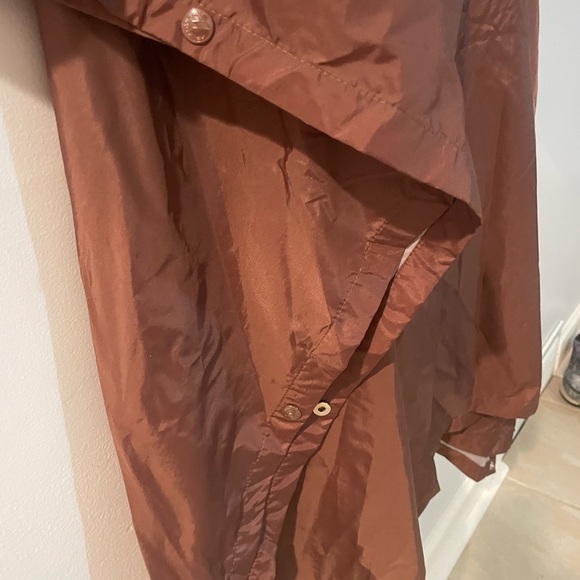 Cleveland Browns Apex One NFL nylon side snaps poncho. One size fits most - Picture 4 of 6